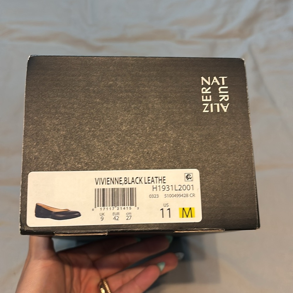 Naturalizer Black Leather Flats - Picture 3 of 3